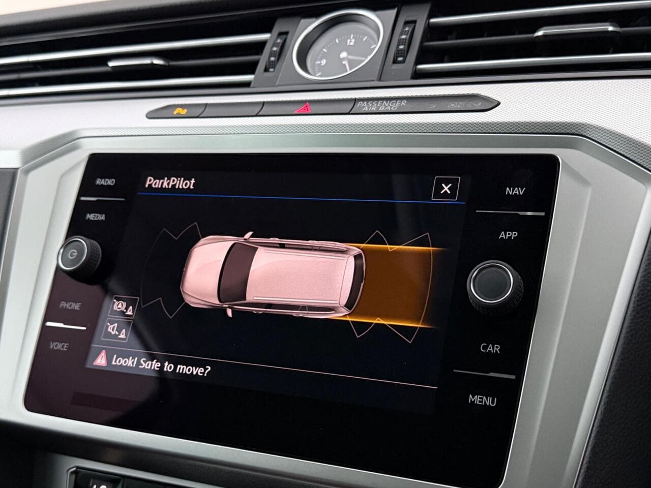 Volkswagen Passat thumbnail Infotainment System