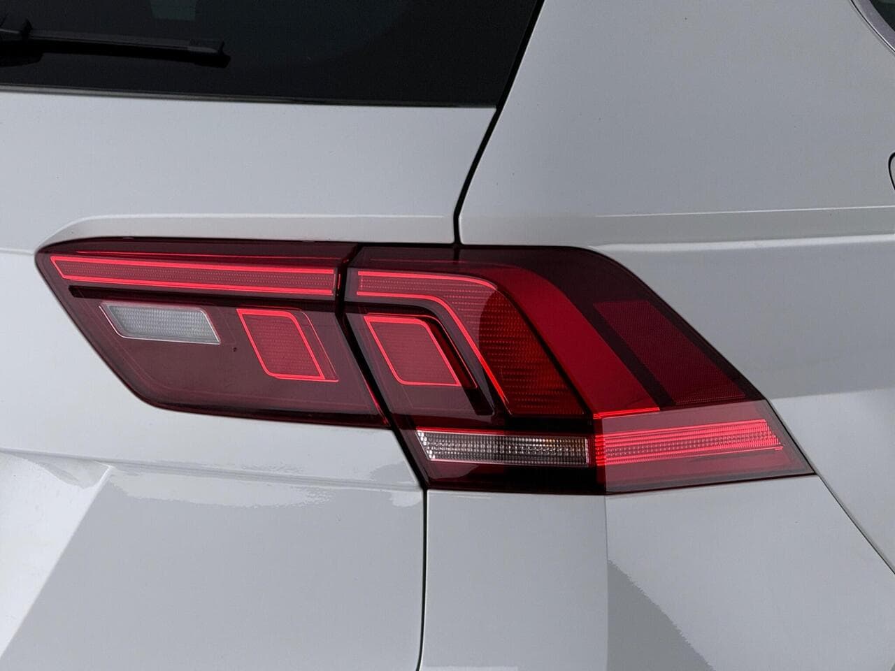 Volkswagen Tiguan thumbnail Lights Rear