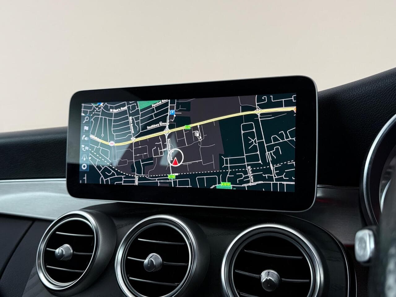 Mercedes-Benz C Class thumbnail Infotainment System