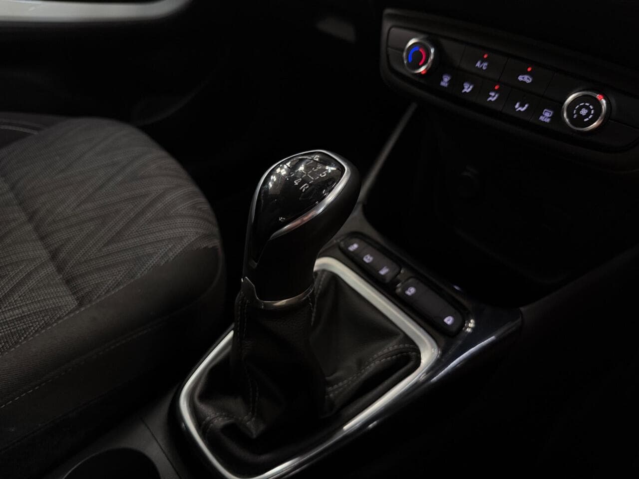 Vauxhall Crossland X thumbnail Interior Front