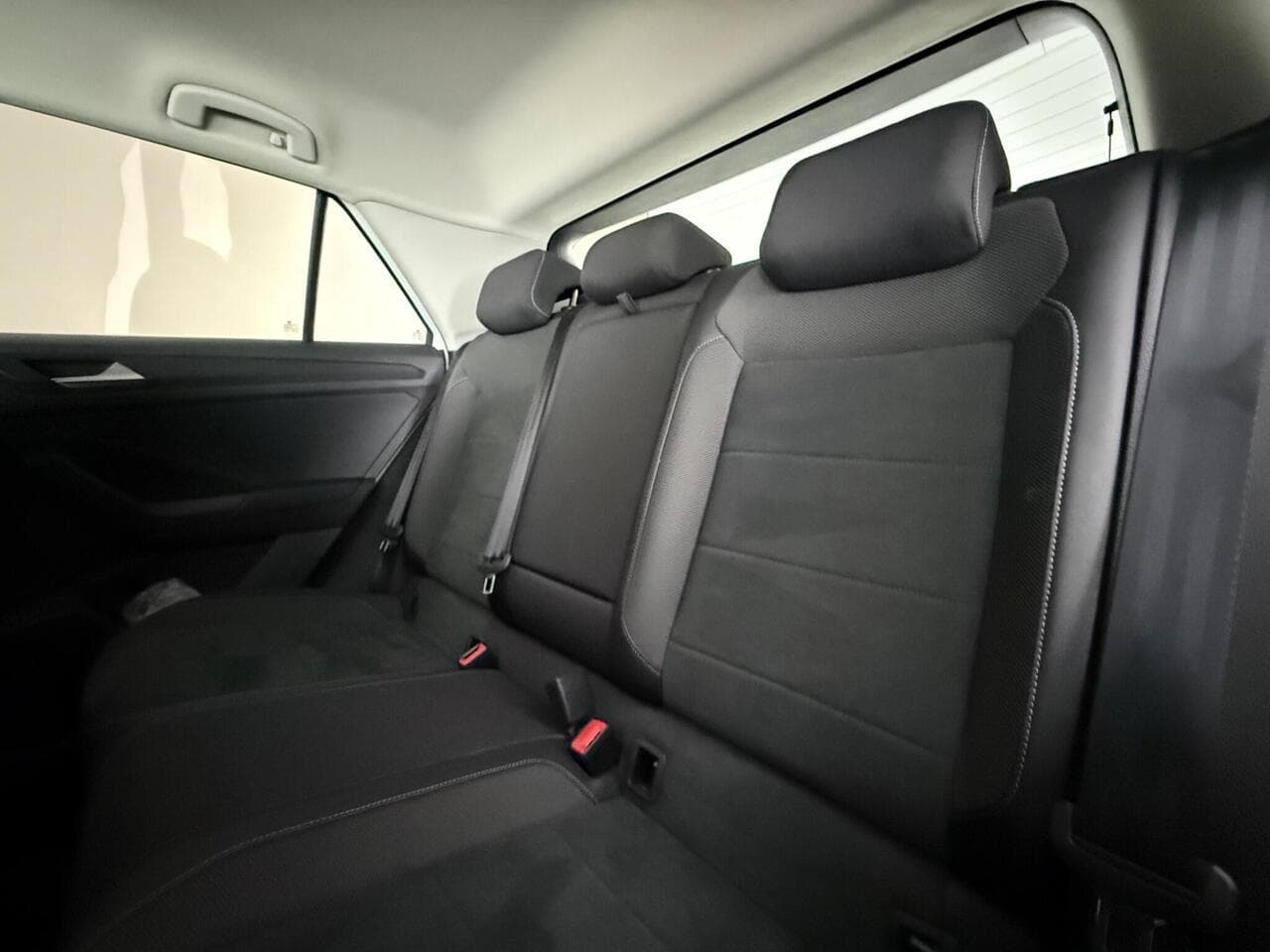Volkswagen T-Roc thumbnail Seats Rear