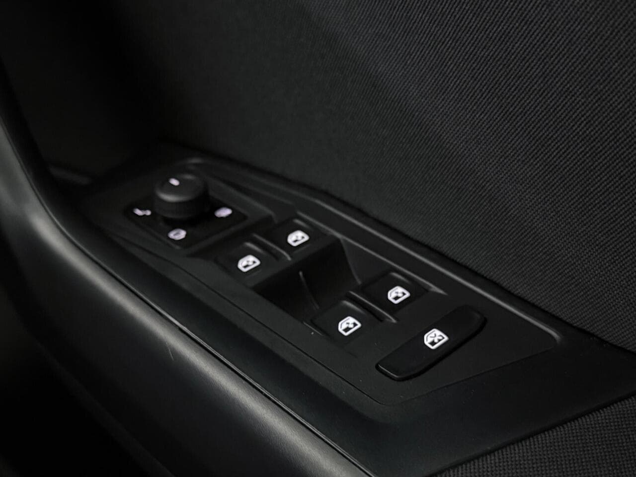 Volkswagen T-Roc thumbnail Misc Controls