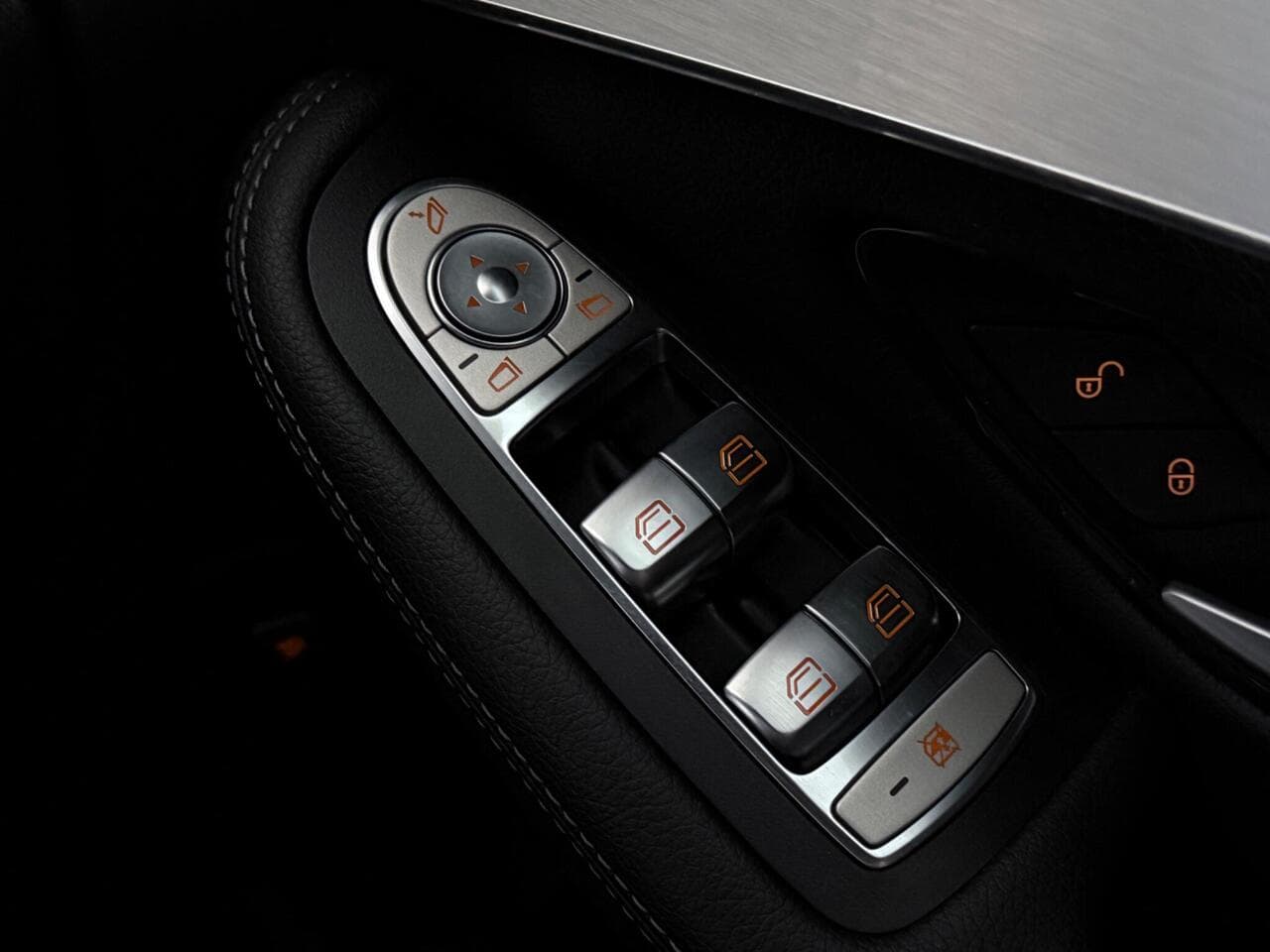 Mercedes-Benz GLC thumbnail Misc Controls