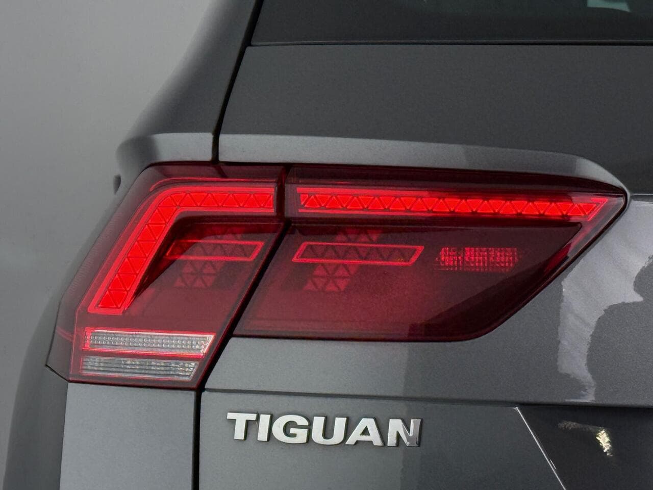 Volkswagen Tiguan thumbnail Lights Rear