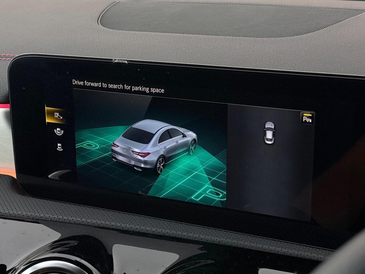 Mercedes-Benz CLA thumbnail Infotainment System