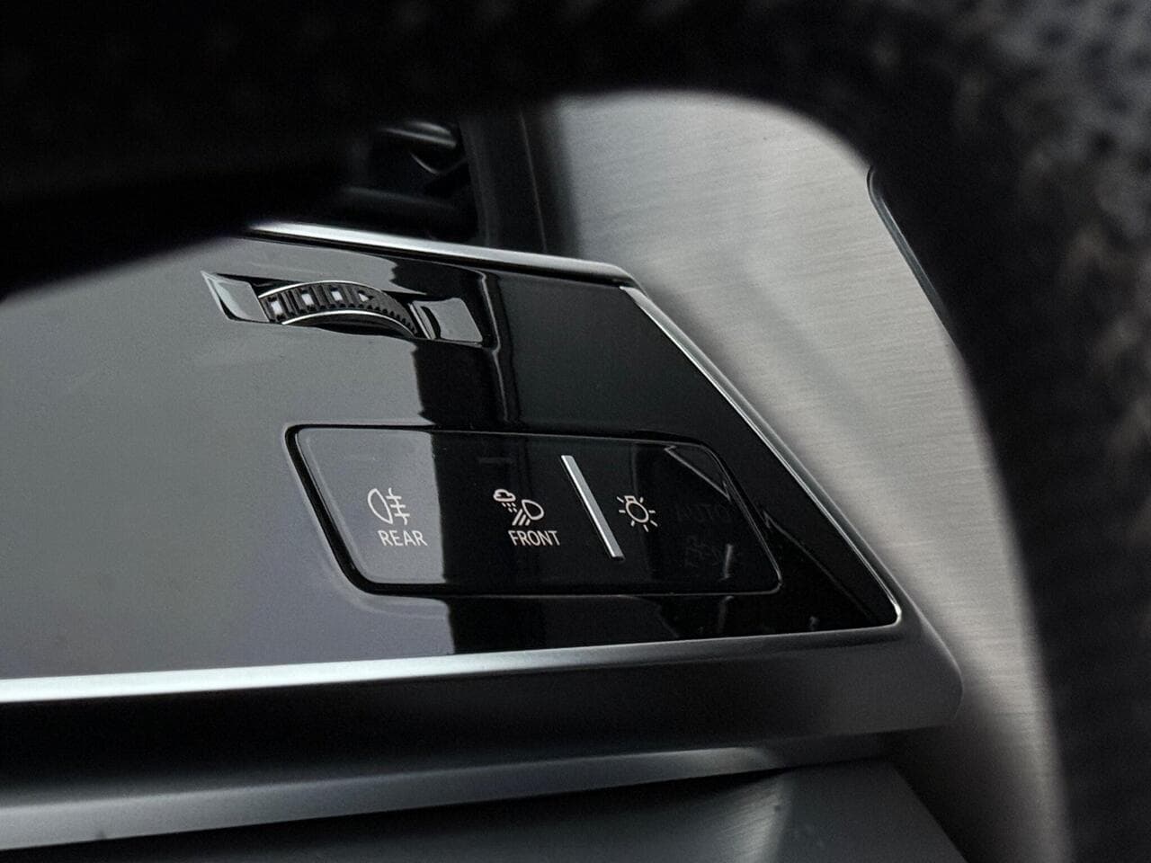 Audi Q8 thumbnail Misc Controls
