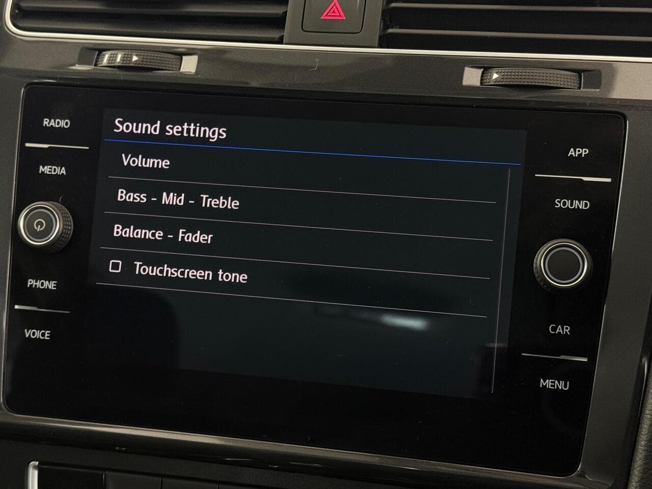 Volkswagen Golf thumbnail Infotainment System