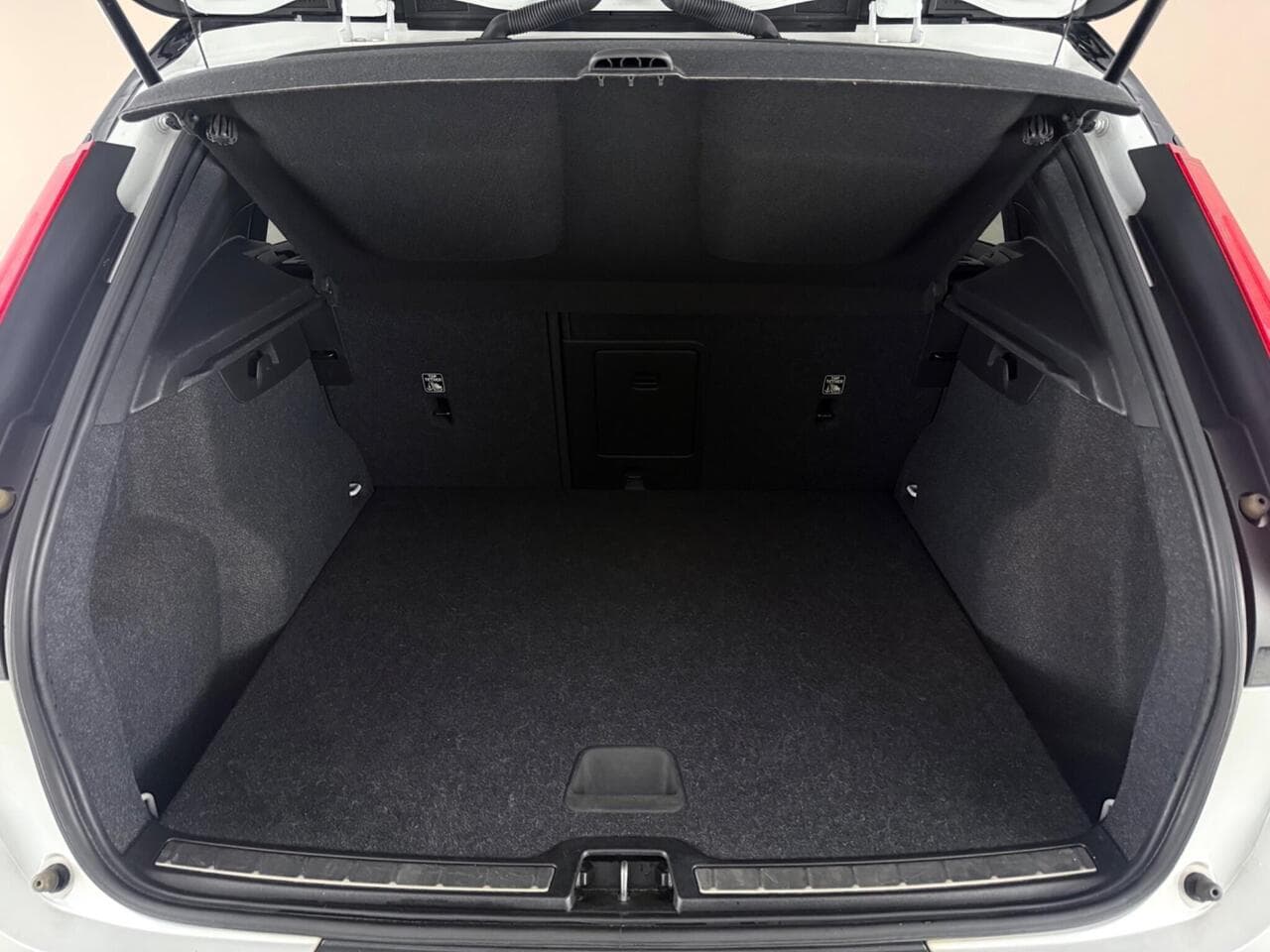 Volvo XC40 thumbnail Boot