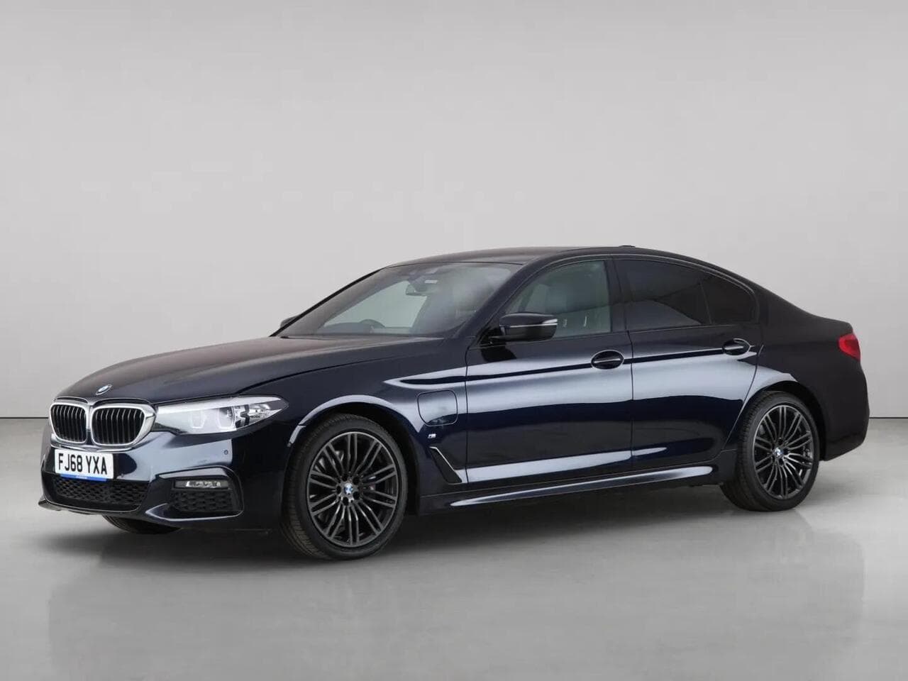 BMW 5 Series thumbnail Front Left
