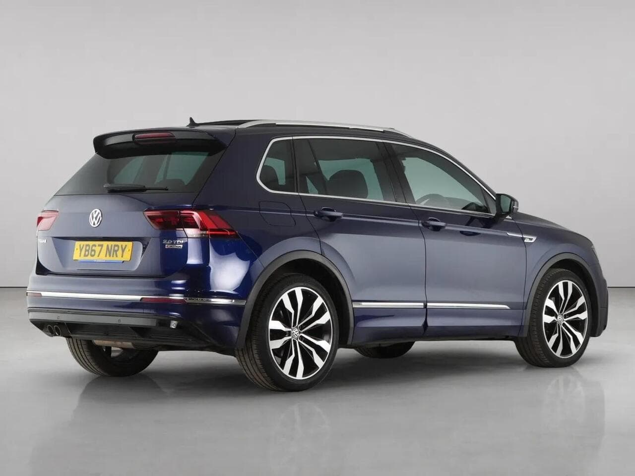 Volkswagen Tiguan thumbnail Rear Right