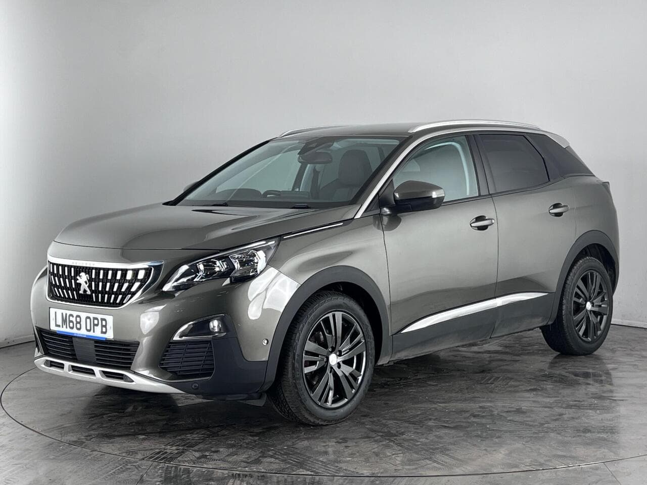 Peugeot 3008 thumbnail Front Left