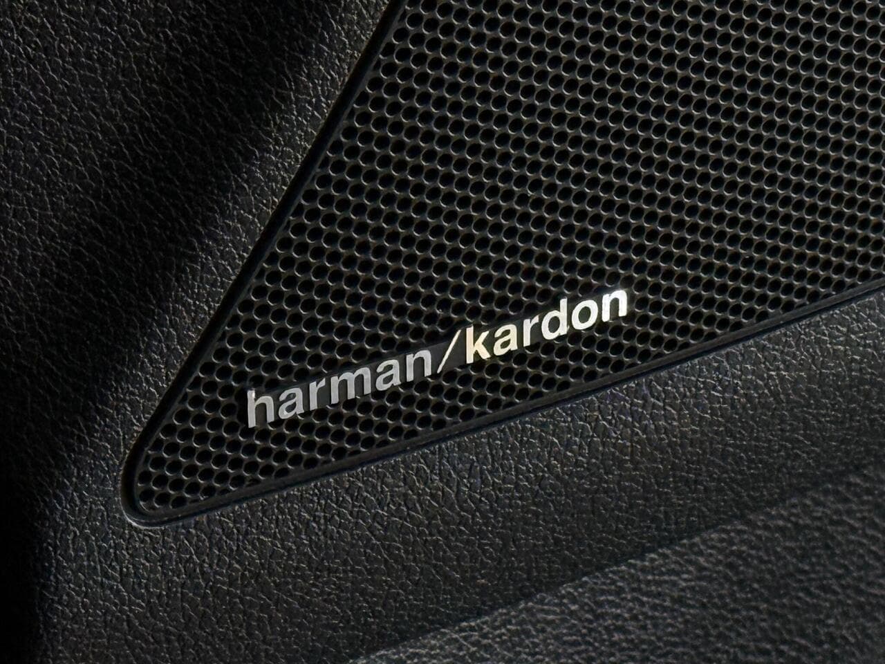 Kia Sorento thumbnail Badge Exterior