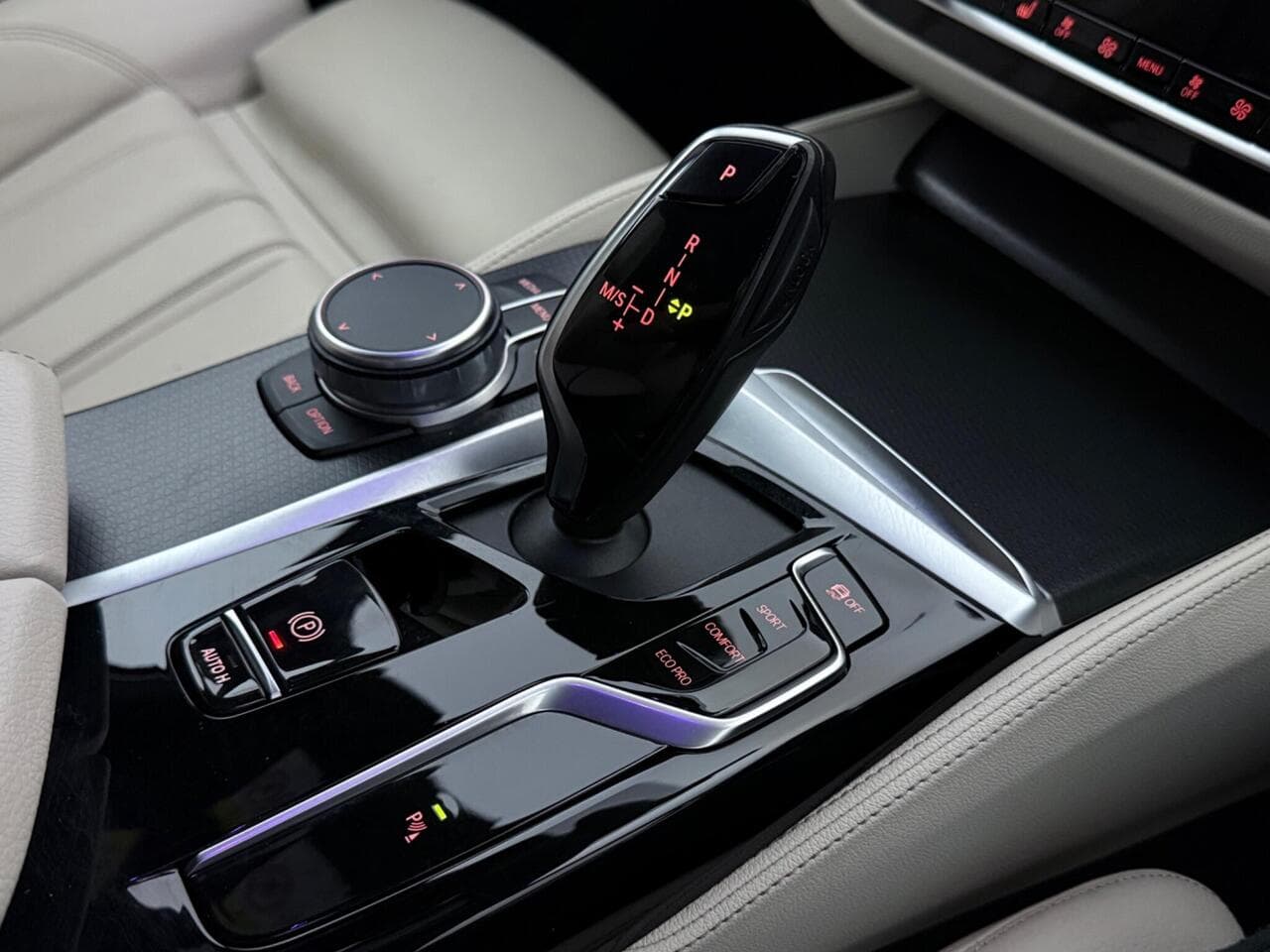 BMW 5 Series thumbnail Interior Front