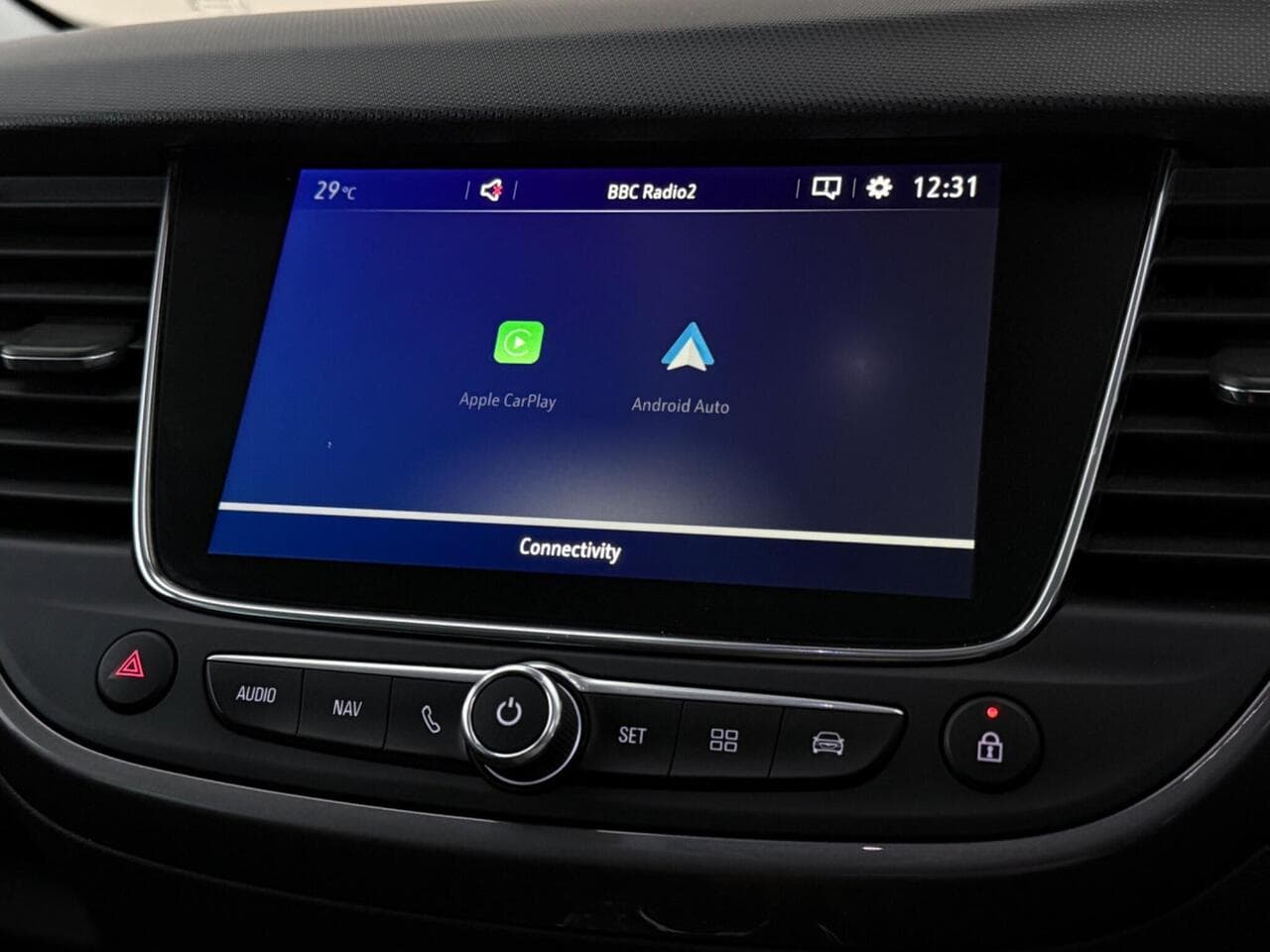 Vauxhall Crossland X thumbnail Infotainment System
