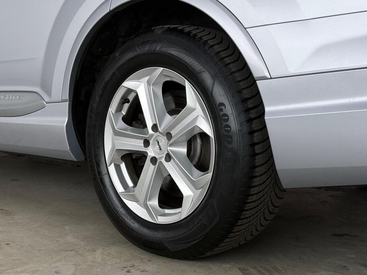 Audi Q7 thumbnail Wheel