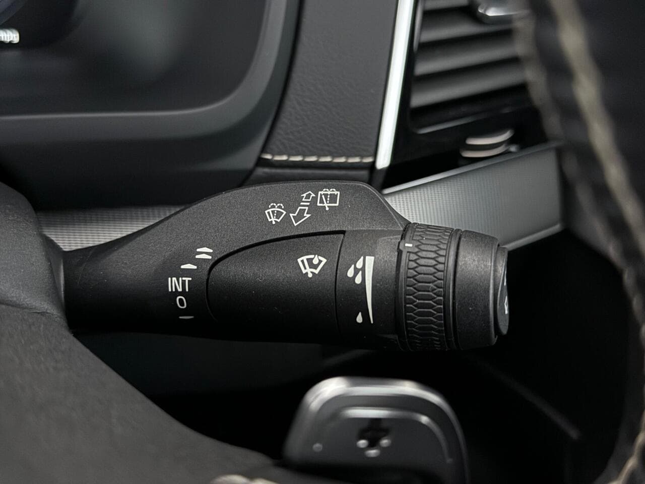 Volvo XC90 thumbnail Misc Controls