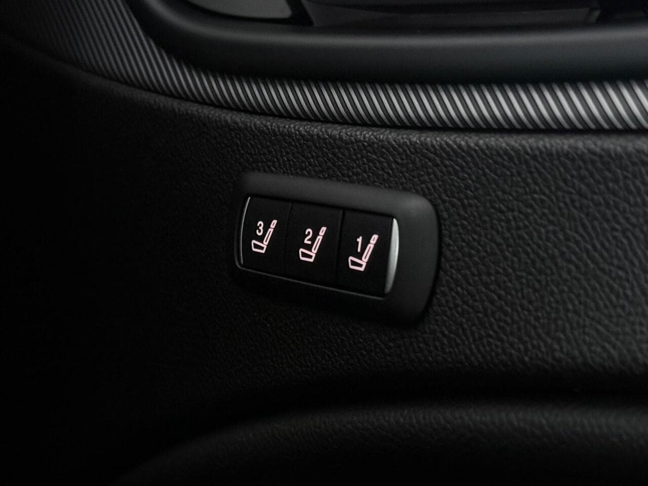 Alfa Romeo Stelvio thumbnail Misc Controls