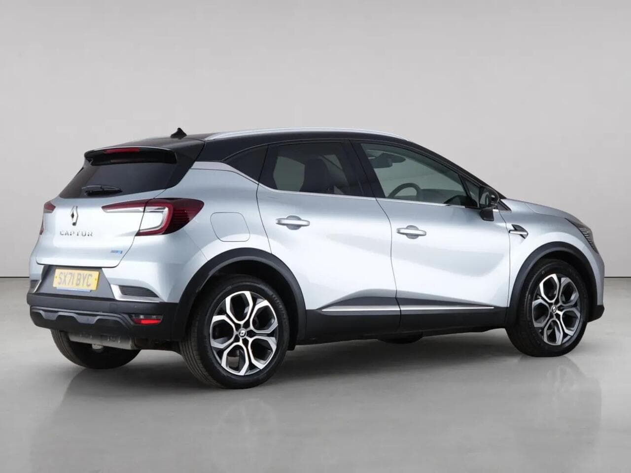 Renault Captur thumbnail Rear Right