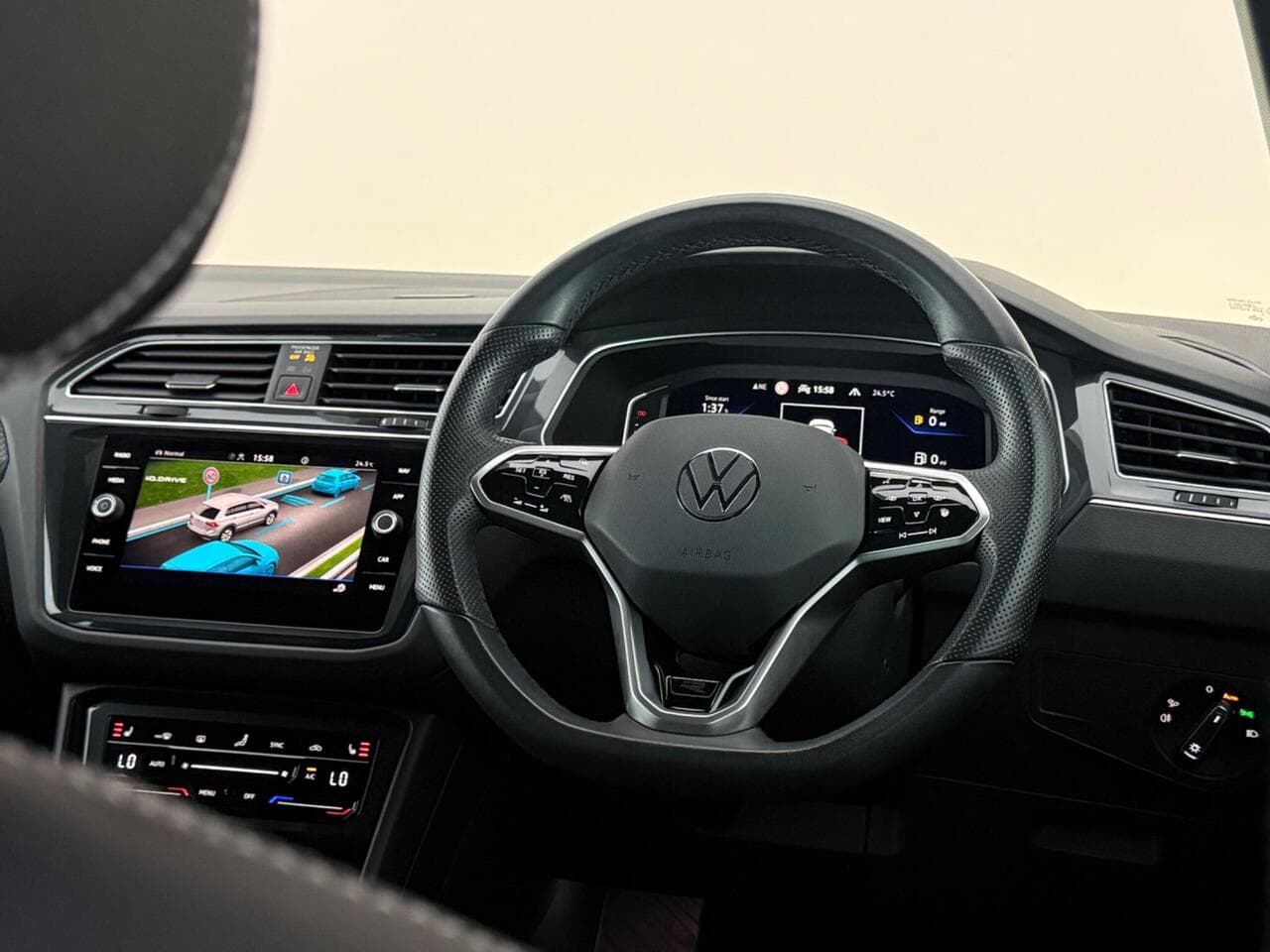 Volkswagen Tiguan thumbnail Steering Wheel