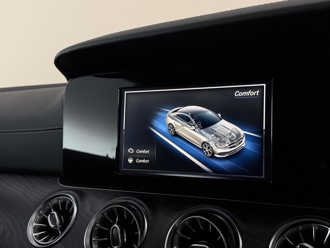 Mercedes-Benz E Class thumbnail Infotainment System