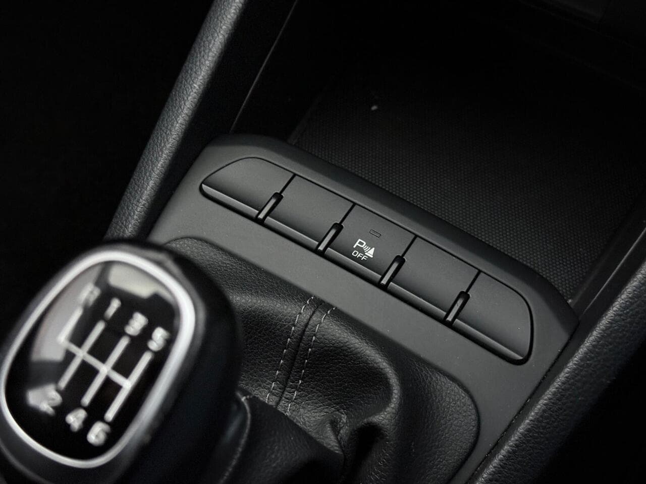 Kia Stonic thumbnail Misc Controls