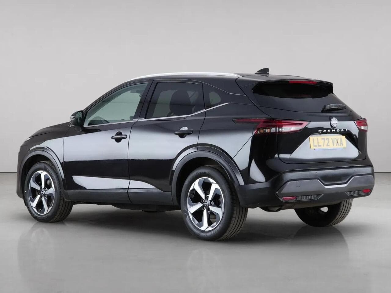 Nissan Qashqai thumbnail Rear Left