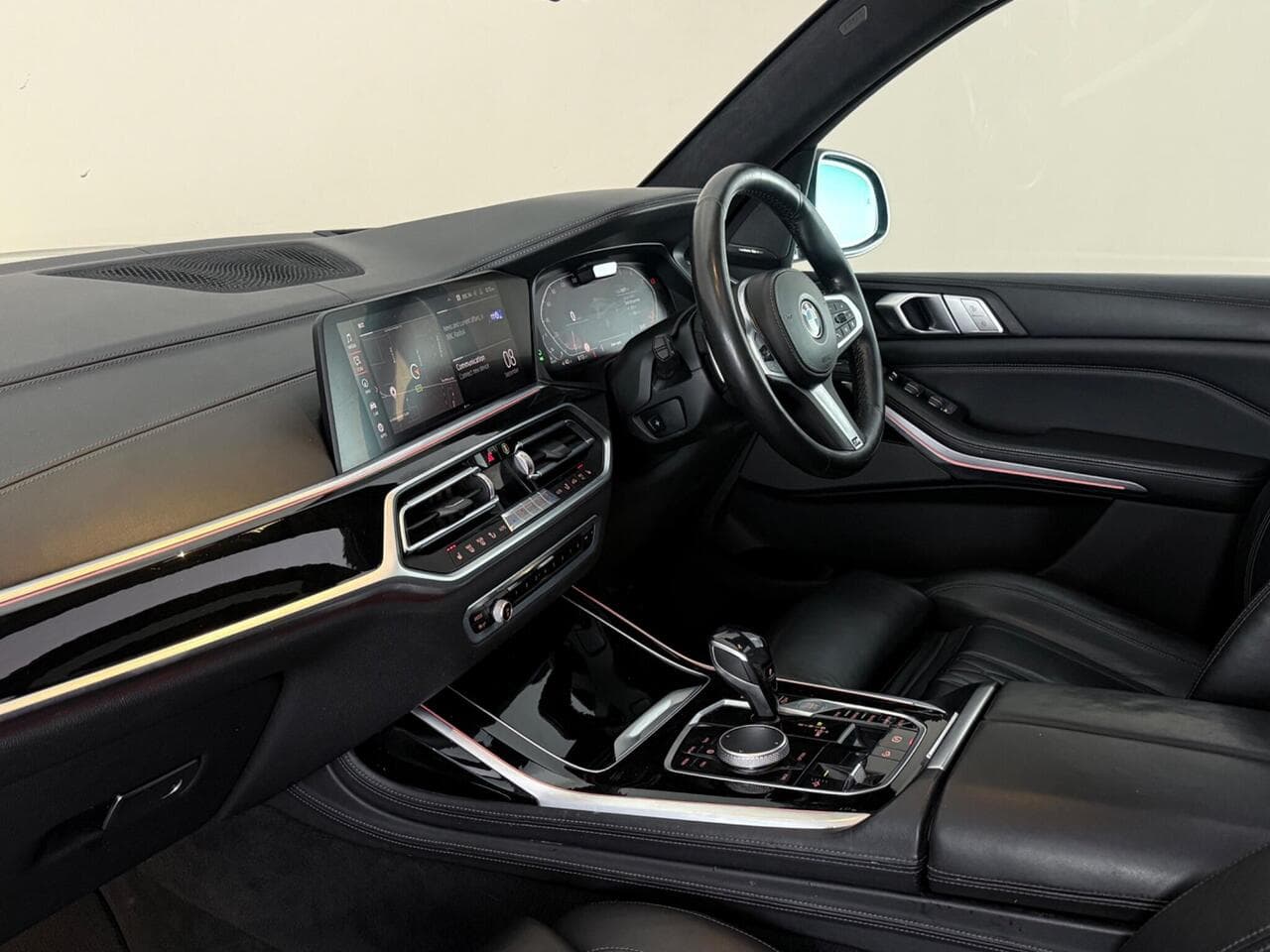 BMW X7 thumbnail Interior Front