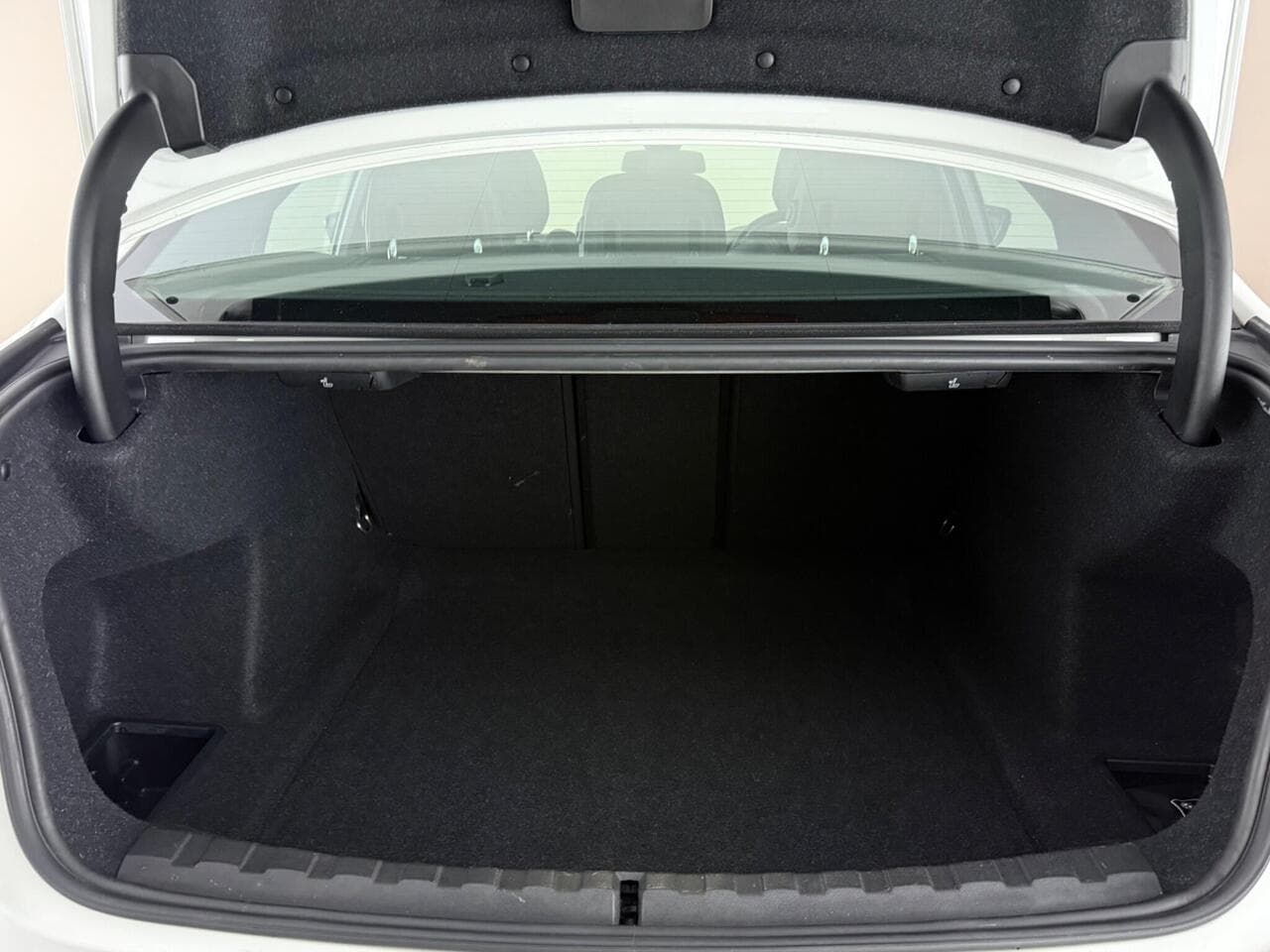 BMW 3 Series thumbnail Boot