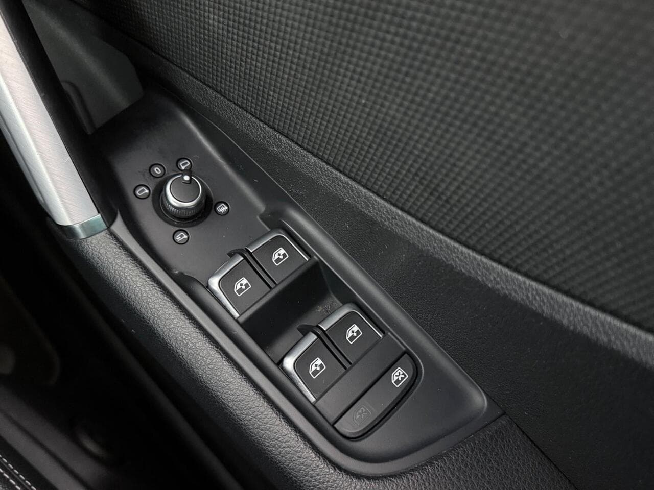 Audi Q2 thumbnail Misc Controls