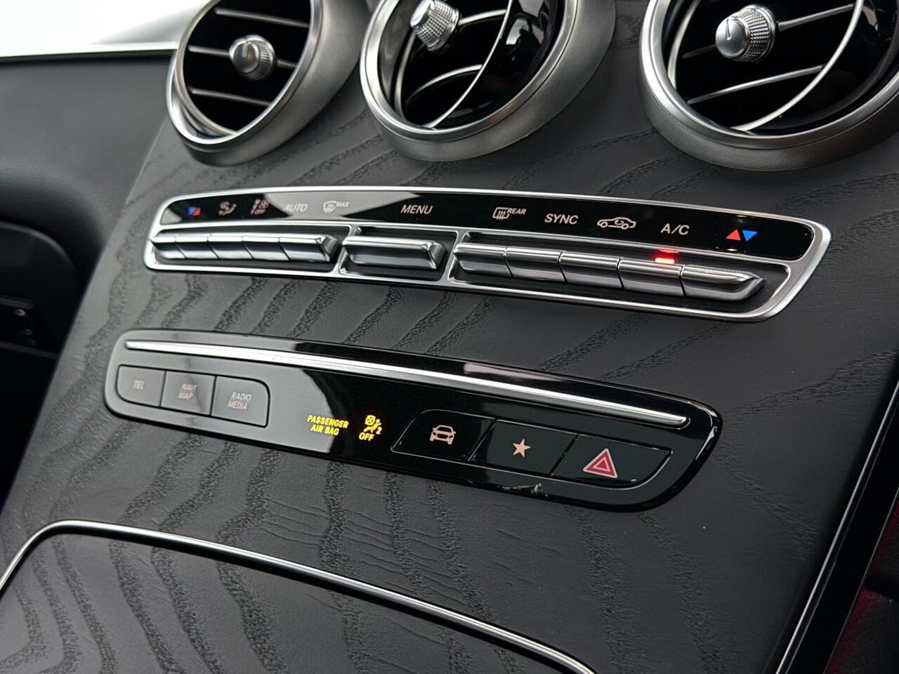 Mercedes-Benz GLC thumbnail Interior Front