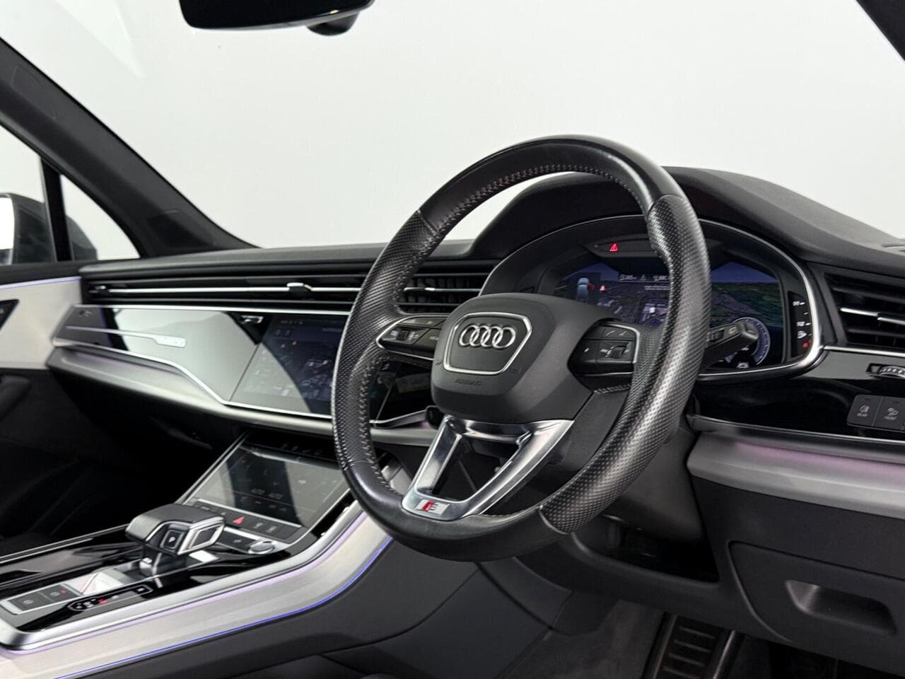 Audi Q7 thumbnail Interior Front