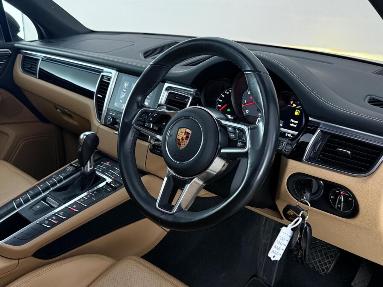 Porsche Macan thumbnail Interior Front