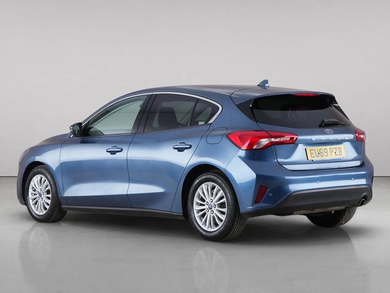 Ford Focus thumbnail Rear Left