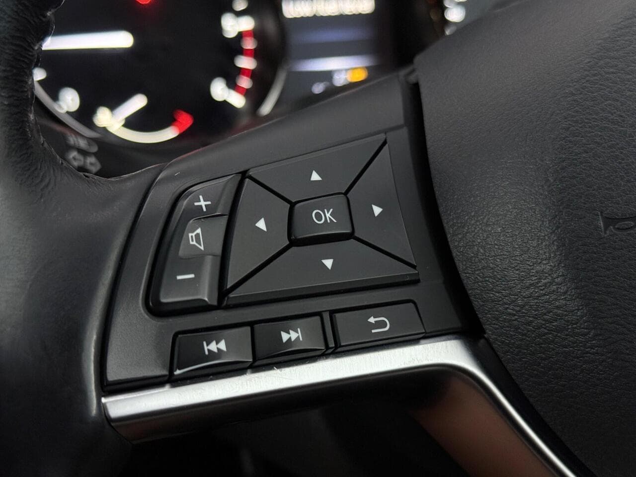 Nissan X-Trail thumbnail Misc Controls