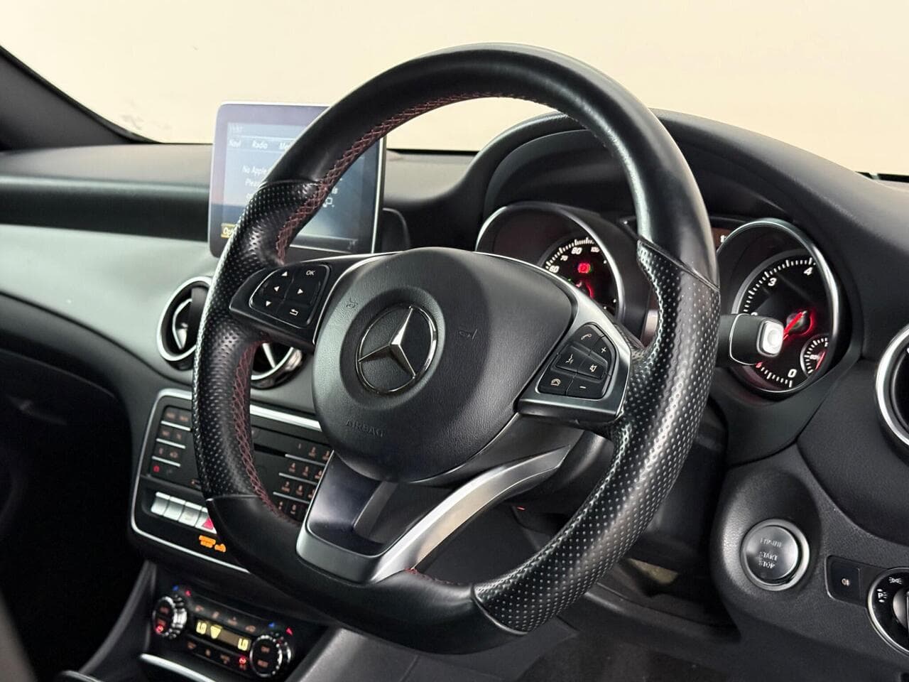 Mercedes-Benz GLA thumbnail Steering Wheel