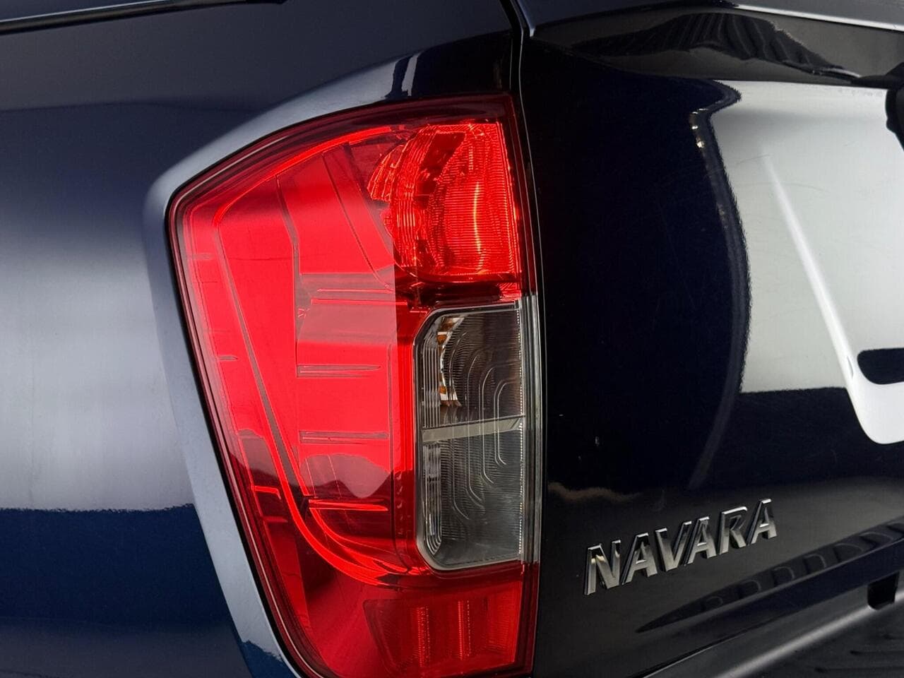 Nissan Navara thumbnail Lights Rear