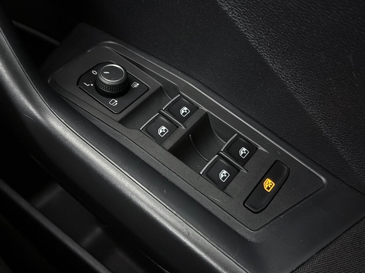 Volkswagen T-Roc thumbnail Misc Controls