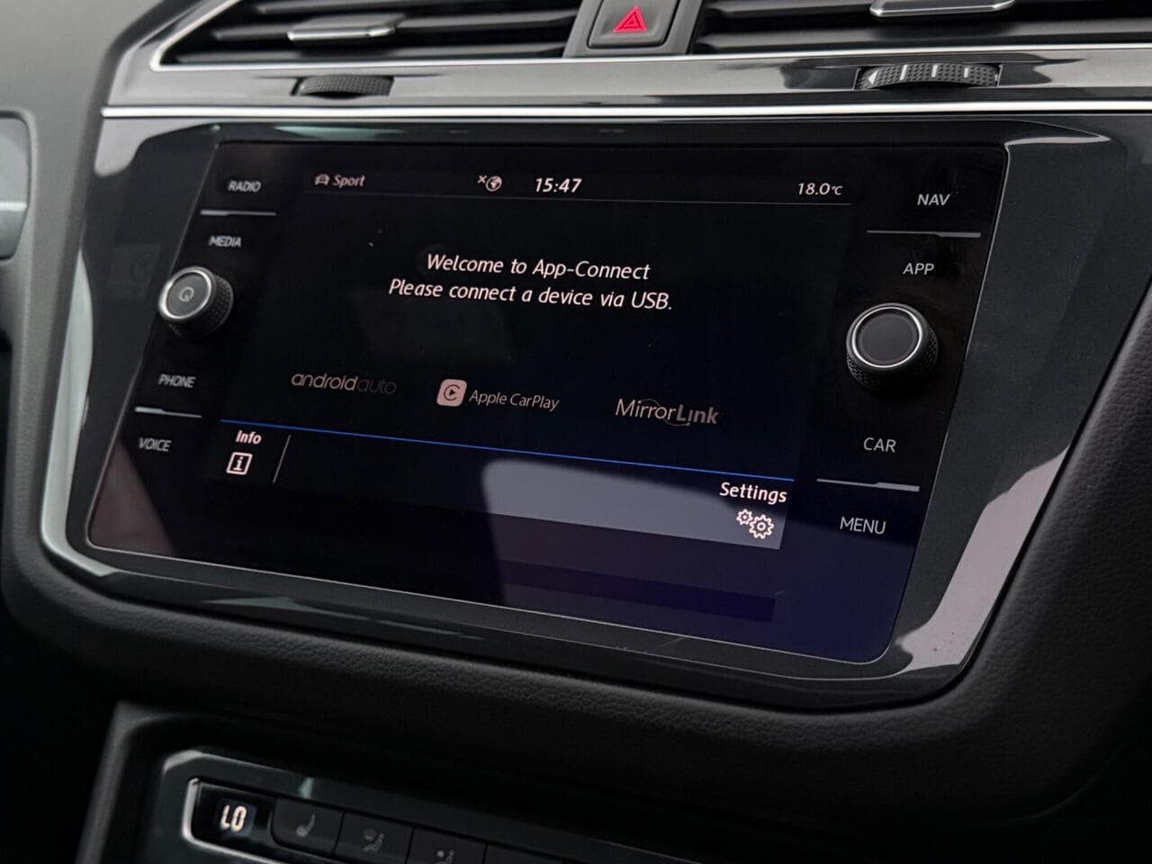 Volkswagen Tiguan thumbnail Infotainment System