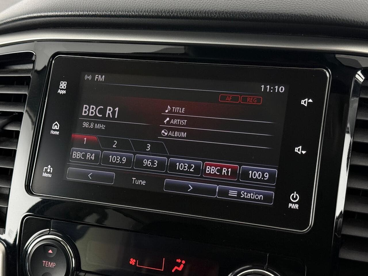 Mitsubishi L200 thumbnail Infotainment System