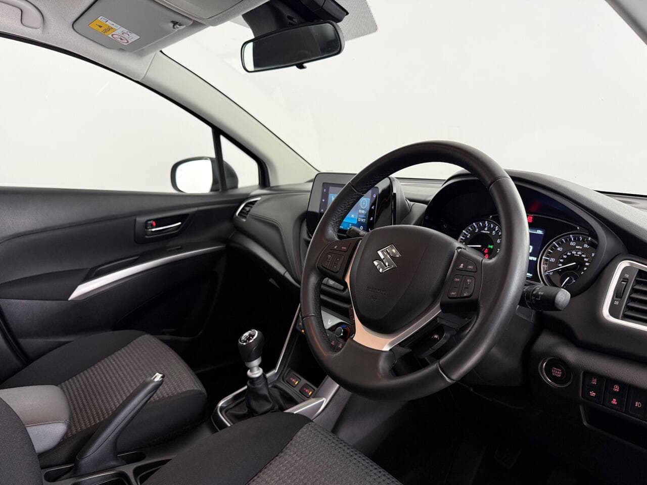 Suzuki S-Cross thumbnail Interior Front