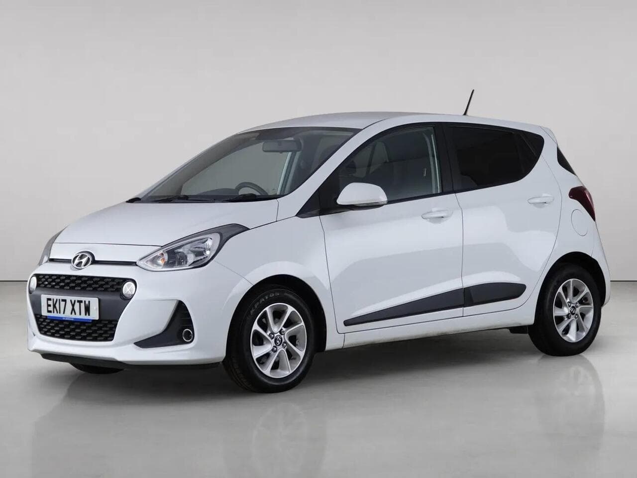 Hyundai i10 thumbnail Front Left