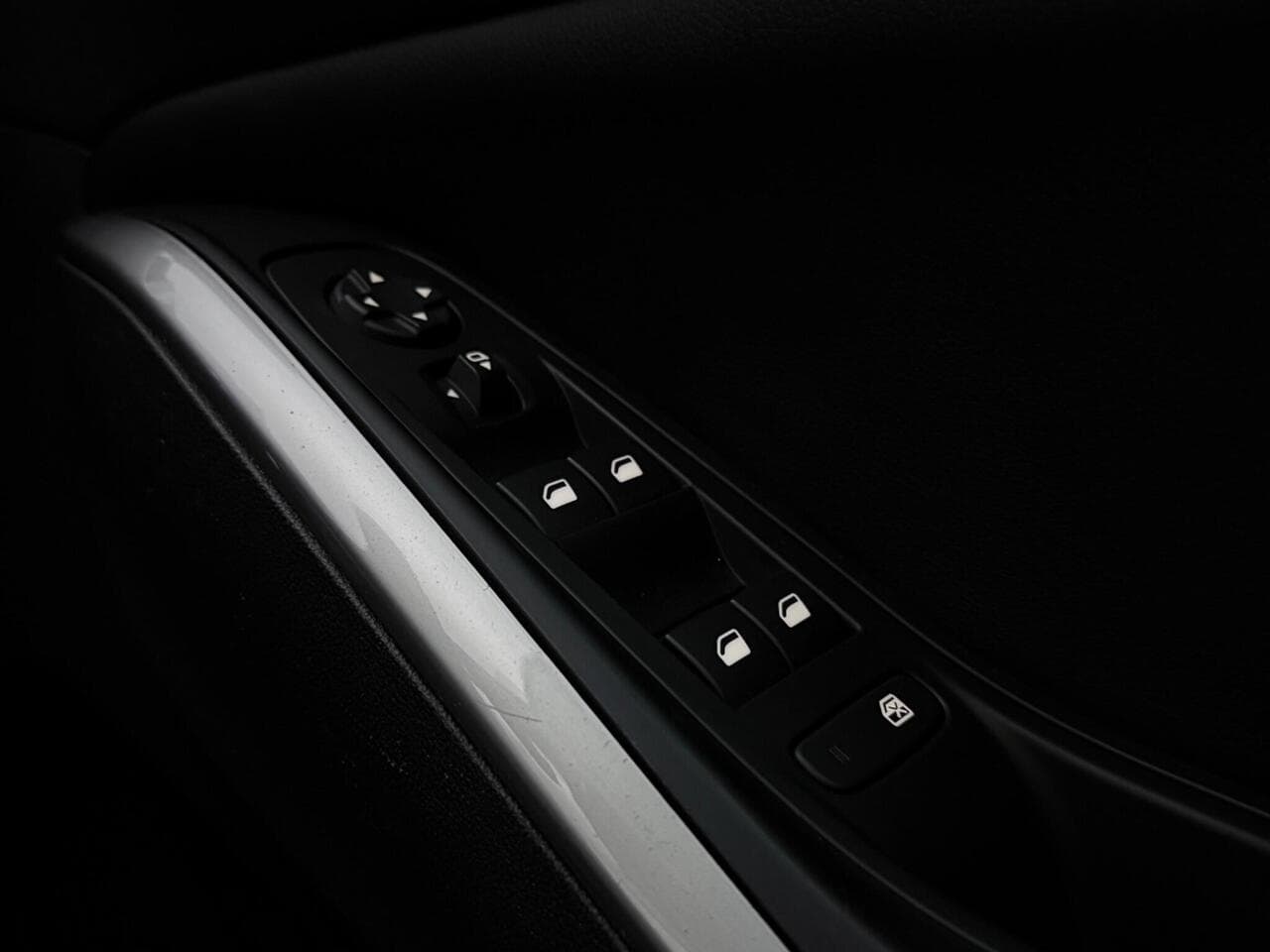 Vauxhall Grandland thumbnail Misc Controls
