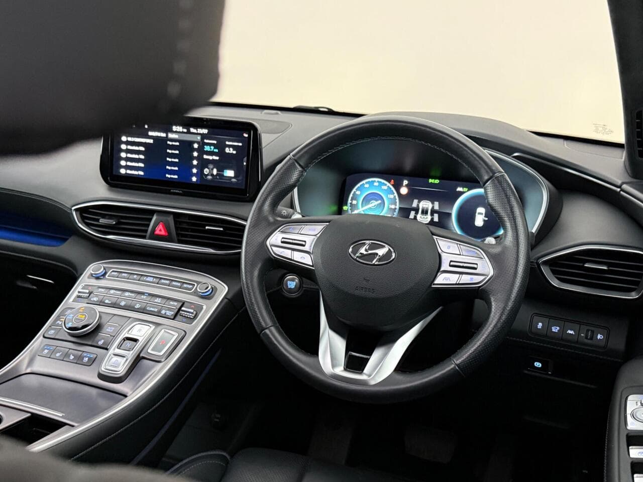 Hyundai Santa Fe thumbnail Steering Wheel