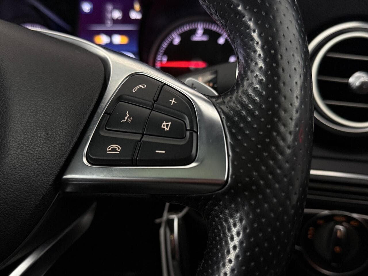 Mercedes-Benz C Class thumbnail Misc Controls