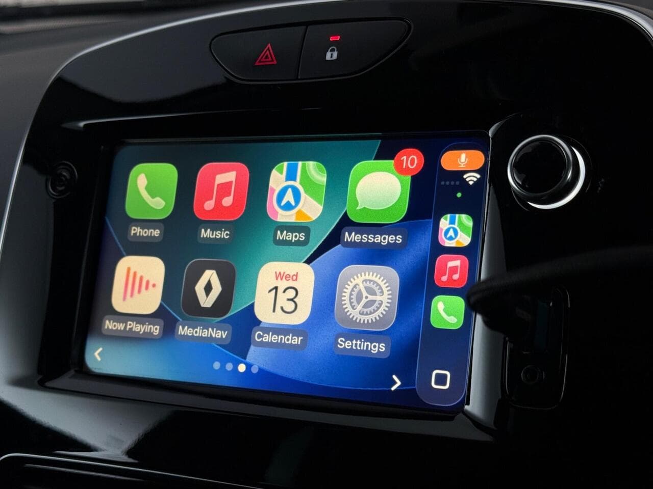 Renault Clio thumbnail Infotainment System