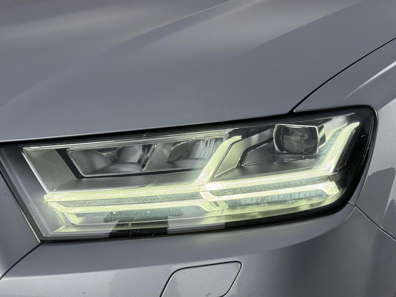 Audi Q7 thumbnail Lights Front