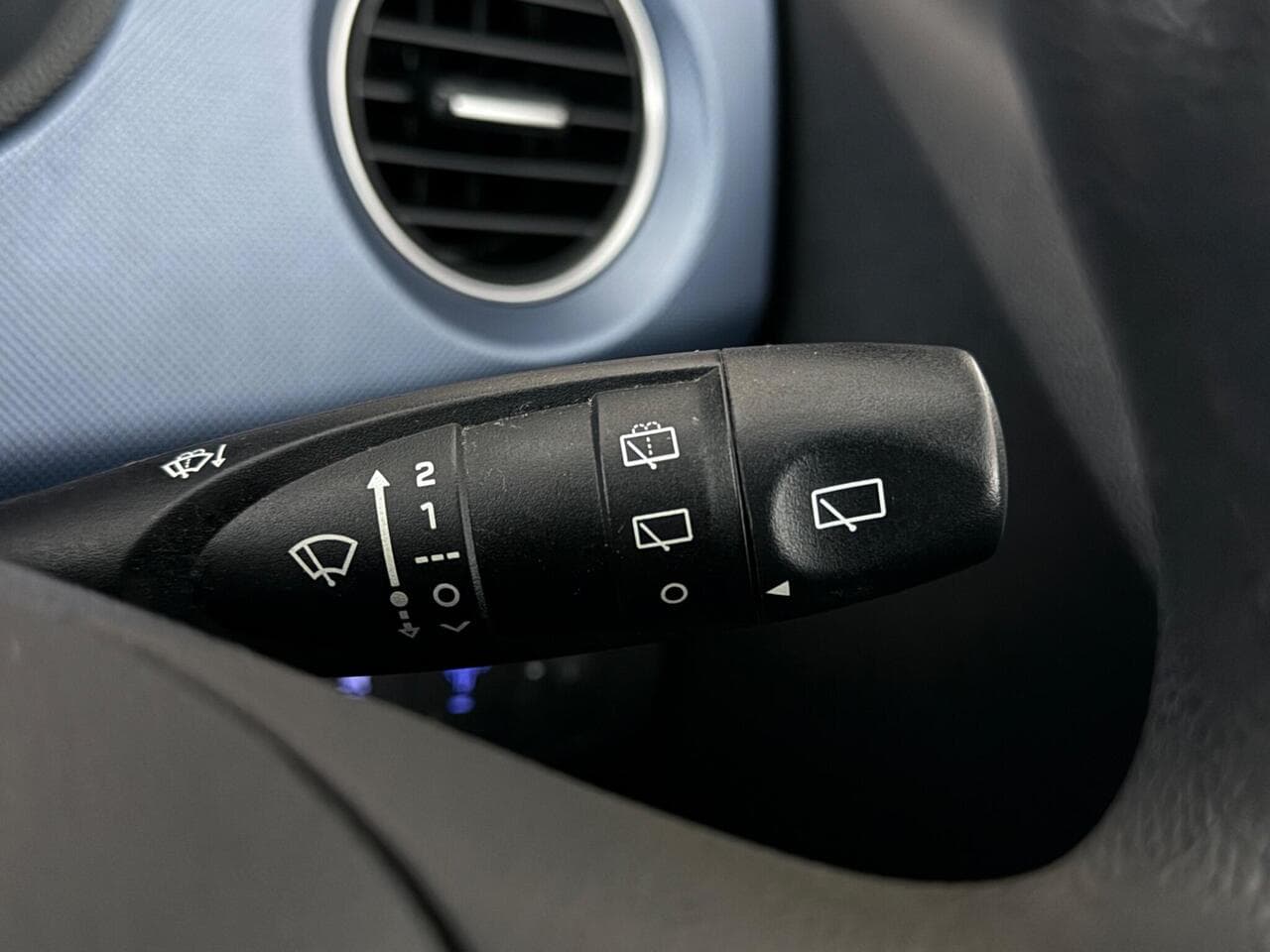 Hyundai i10 thumbnail Misc Controls