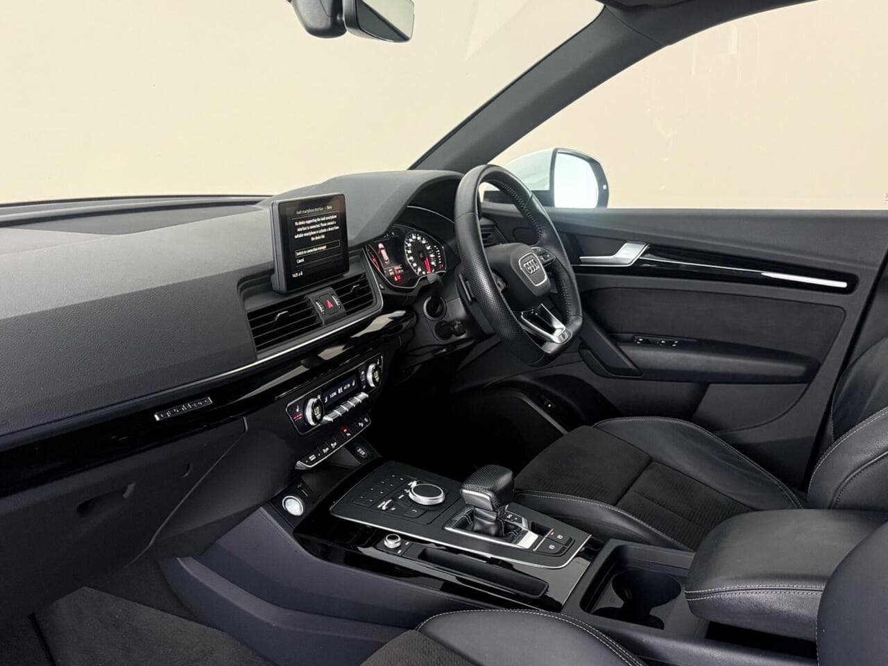 Audi Q5 thumbnail Interior Front