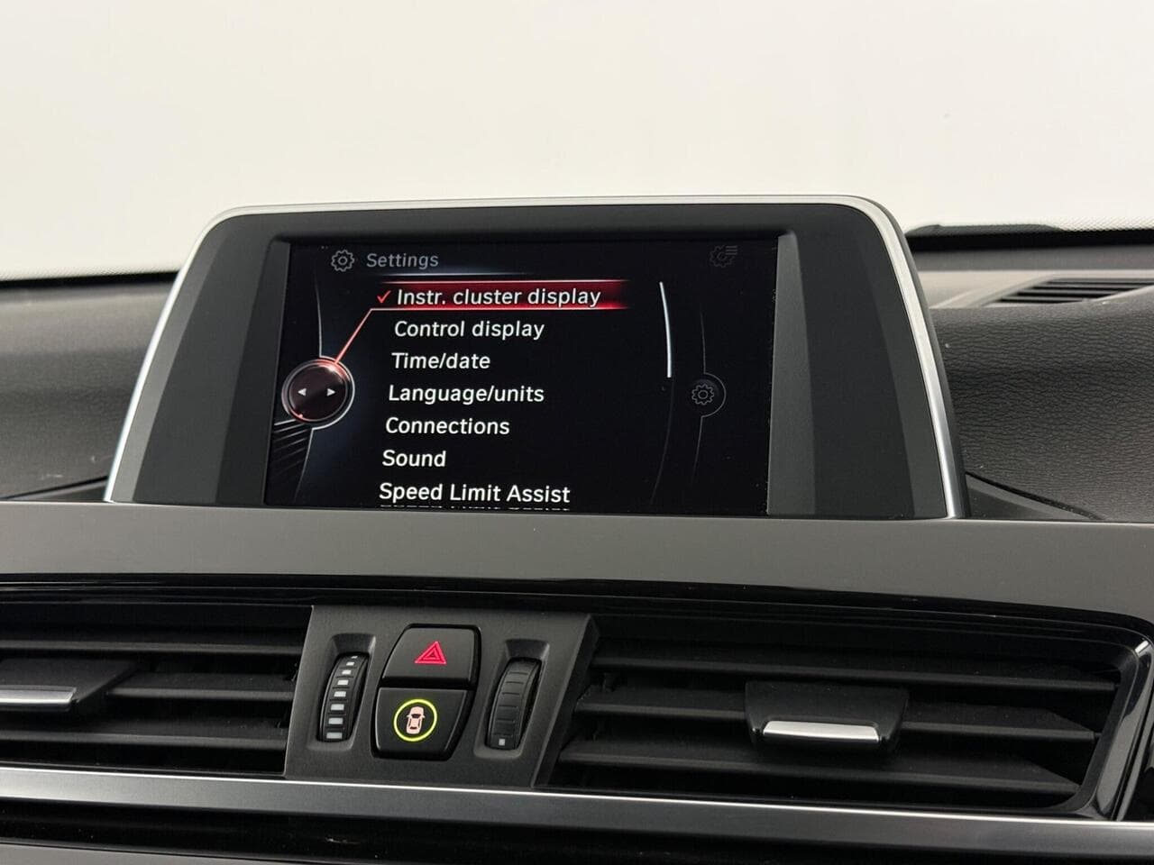 BMW X1 thumbnail Infotainment System