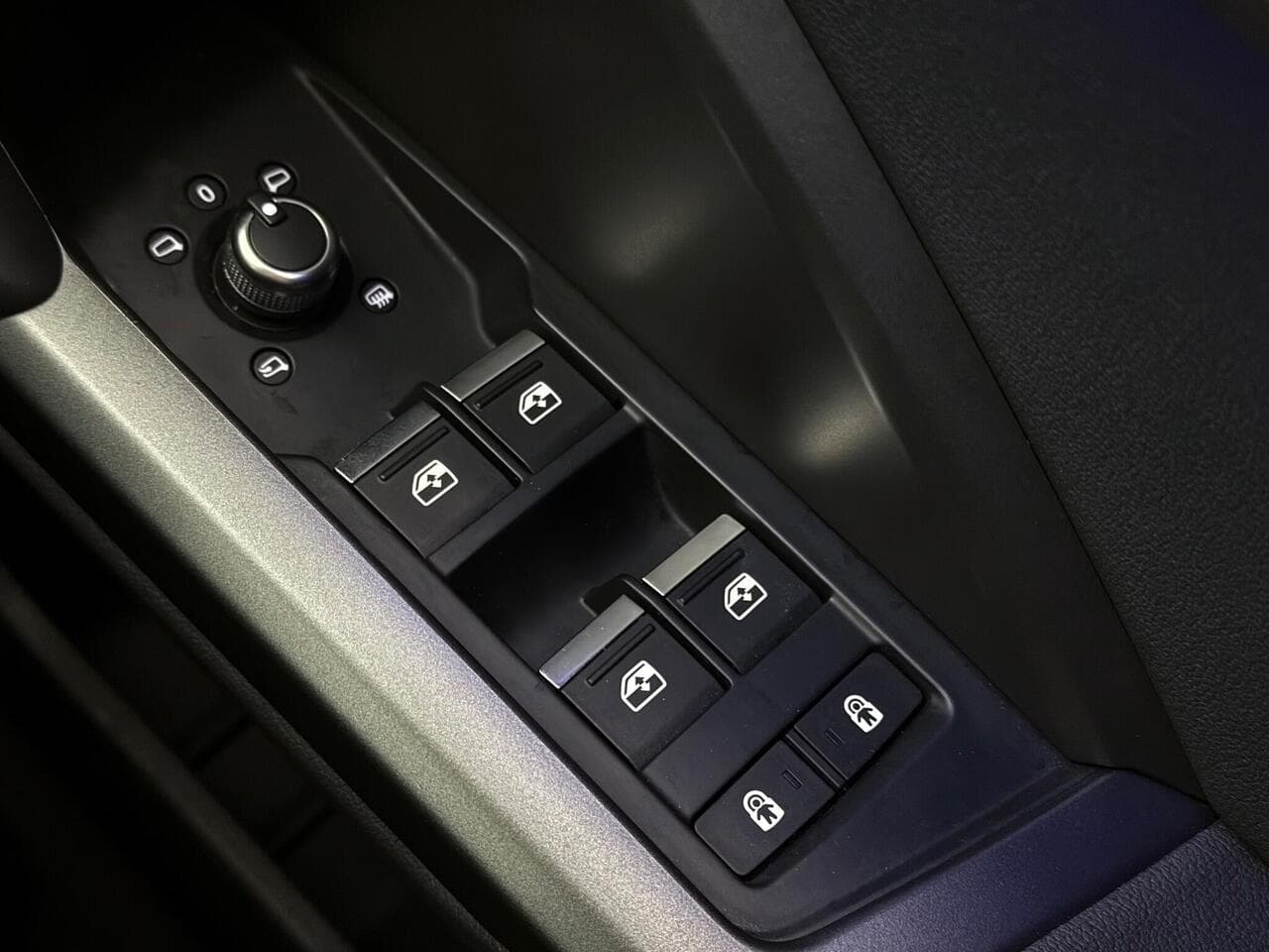 Audi Q3 thumbnail Misc Controls